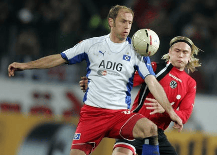 成名于阿贾 成名于阿贾